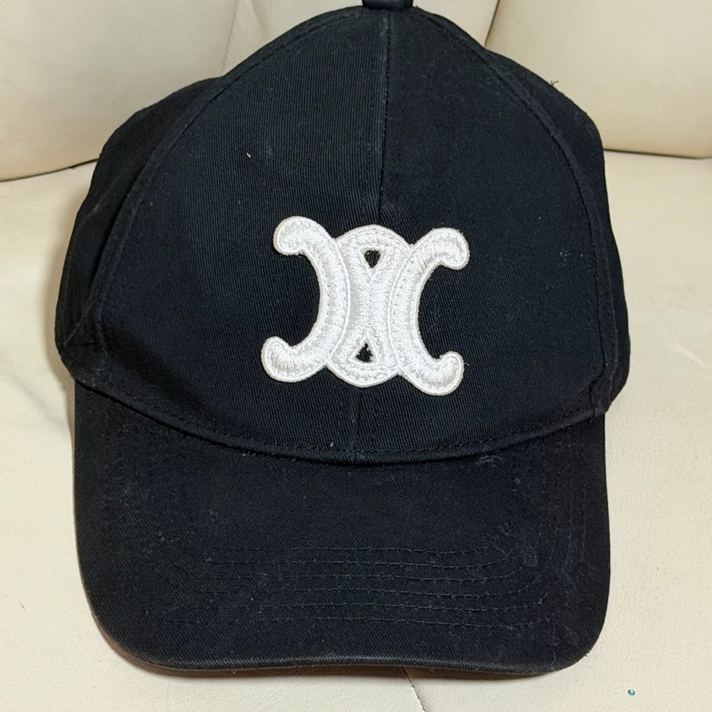 Celine Black Cap with White Label - Picture 4 of 13